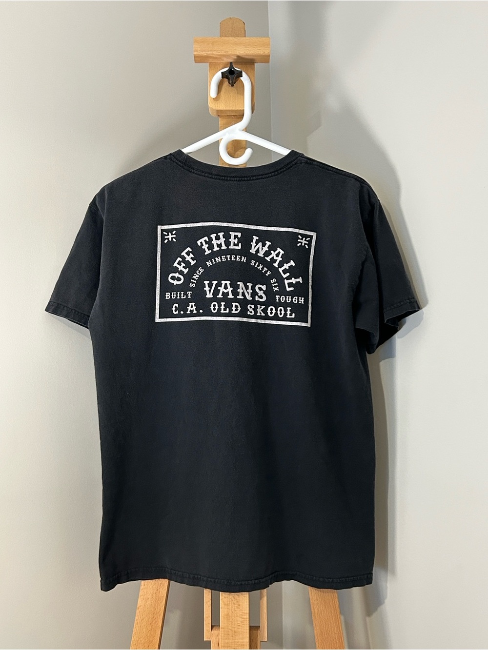 Vans | Large Plaque Graphic Tee in Black | Size M
